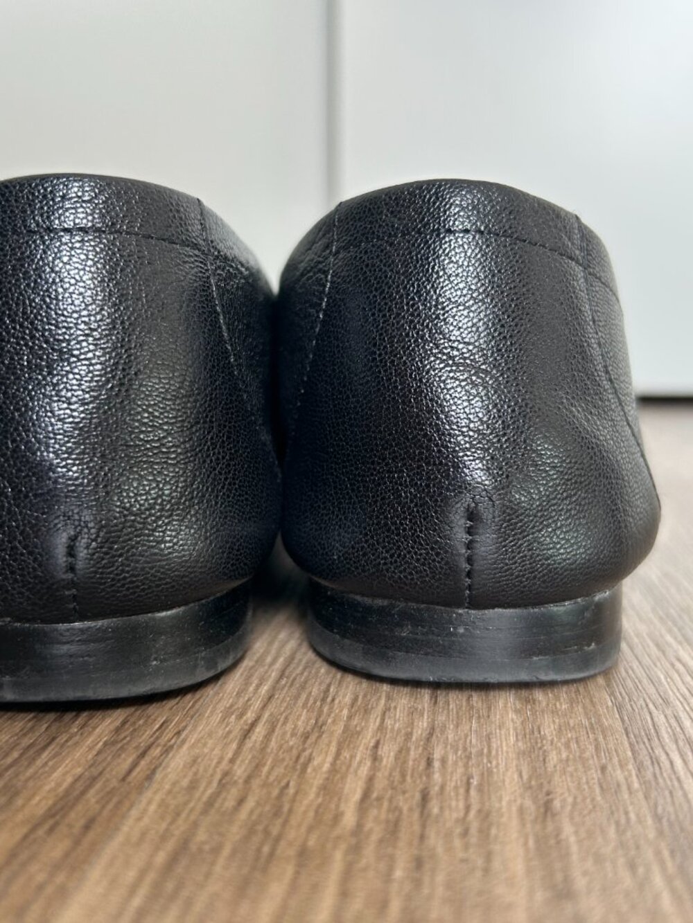 Tory Burch Black Leather Loafers W/ Gold Accent Size 9 - Picture 6 of 11